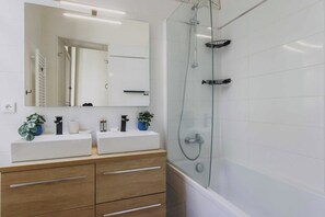 Apartment | Bathroom