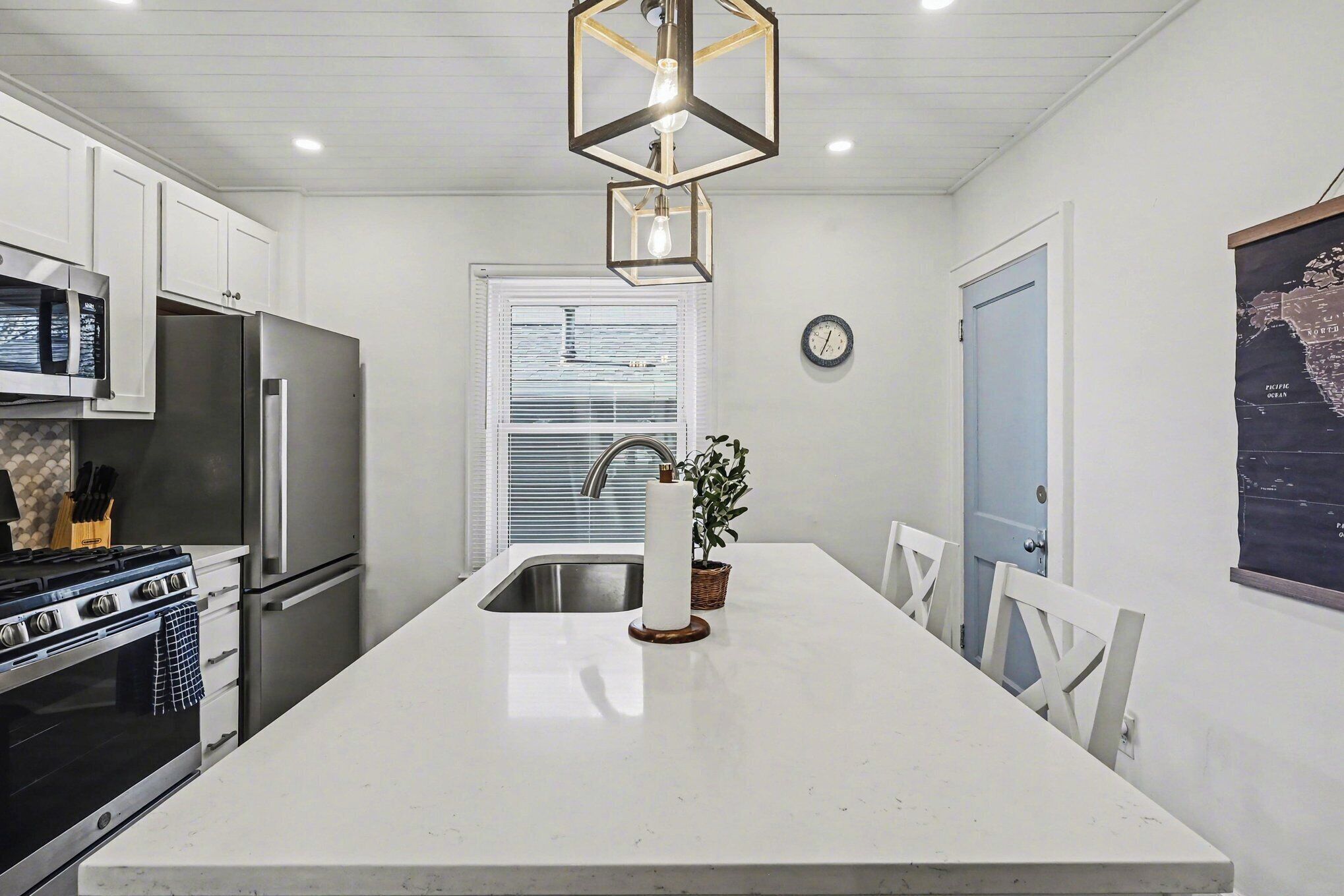 Geladeira, micro-ondas, fogão, cooktop