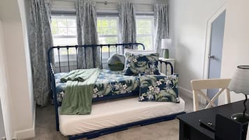 2 bedrooms, iron/ironing board, free WiFi, bed sheets