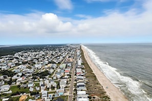 On the beach - After Dune Delight - Ocean Front Home with Private Decks and On-Site Beach Acces (Kure Beach)
