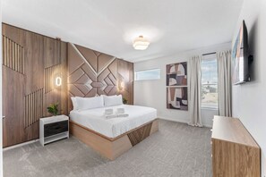 8 Schlafzimmer, Bügeleisen/Bügelbrett, Reisekinderbett, WLAN