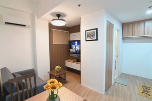 Condo, 1 Bedroom, Accessible | Ruang tamu