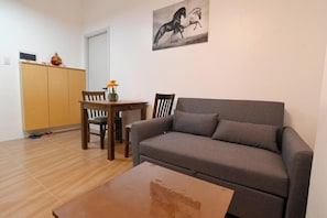Condo, 1 Bedroom, Accessible | Living room