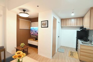 Condo, 1 Bedroom, Accessible | Ruang tamu