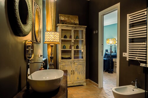 Elegance and comfort in the country's most central historic building