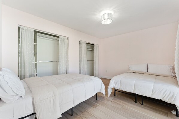 2 bedrooms, iron/ironing board, WiFi, bed sheets