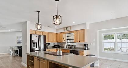 Luxury House - Sleeps 8, Golf, Disney, Family Fun!