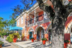 Exterior - Heritage Greens Villa with Lake and Arrowhead Golf Course View! (Naples)