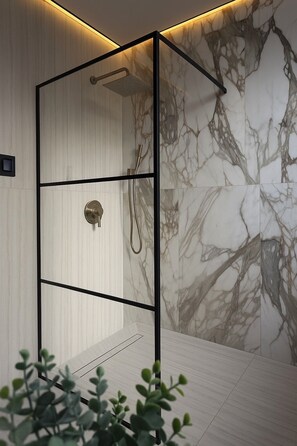 Shower, hair dryer, towels, soap - 2 BEDS - Free Parking - Stay Central (Pittsburgh)