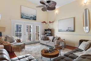 Living area - The Gatsby House 8 Bedrooms (Garden City Beach)