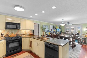 Fridge, oven, stovetop, dishwasher
