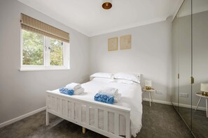3 habitaciones, tabla de planchar con plancha, wifi y ropa de cama
