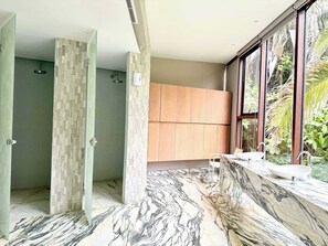 Shower, hair dryer, towels, shampoo - Bolongo 3BR your exclusive oceanfront escape (Corral del Risco)