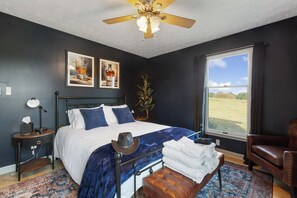 4 bedrooms, iron/ironing board, WiFi, bed sheets