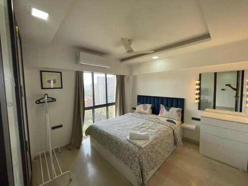 Business-Ready Apt near Jio World Centre | 1BR + Gym + Pool