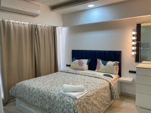 1 chambre, fer et planche à repasser, accès Internet, draps fournis