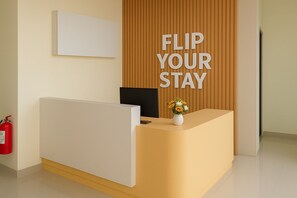 Reception - De Ggii Hotel by Flip Inn (Manado)