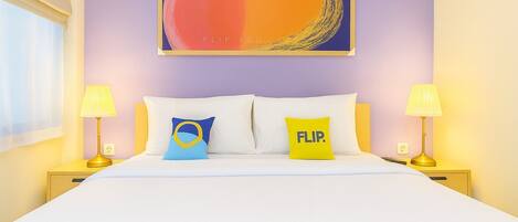 Flip King Room | Desk, free WiFi