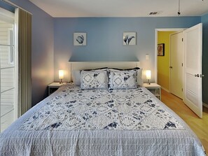 3 bedrooms, iron/ironing board, internet, bed sheets