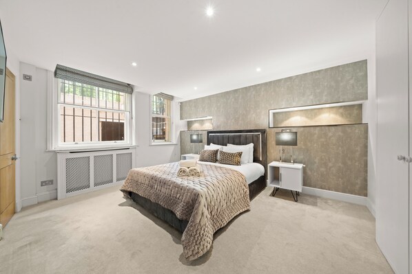 3 habitaciones, tabla de planchar con plancha, wifi y ropa de cama