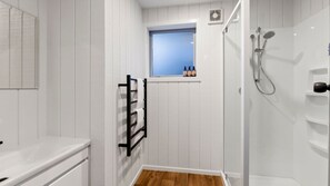 Shower, hair dryer - Sanctuary 2 - Multi-Apartment Retreat (Queenstown)