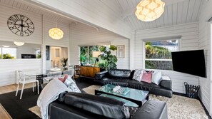 Smart TV - Sanctuary 2 - Multi-Apartment Retreat (Queenstown)