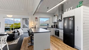 Fridge, microwave, oven, stovetop - Sanctuary 2 - Multi-Apartment Retreat (Queenstown)