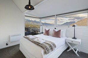 4 bedrooms, desk, iron/ironing board, travel cot