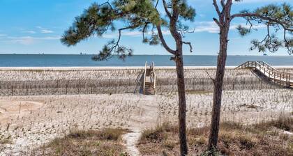 New Listing- Dauphin on the Gulf, Beachfront, 5/4.5, Pet Friendly, Sleeps 12