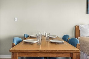 Dining - Ocean view studio, no stairs-Full Kitchen, Patio! (Lincoln City)