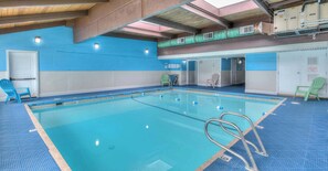 Una piscina cubierta