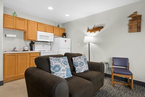 Télévision, lecteur de DVD, espaces bureaux