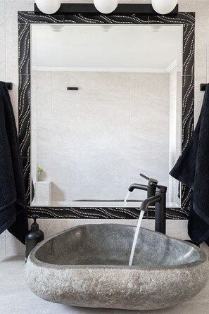 2 bedrooms, desk - Alimos Luxury Design Apartment (Alimos)