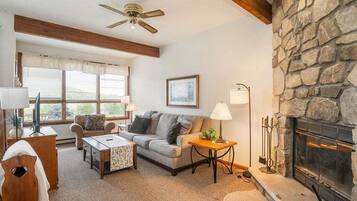 Smart TV, fireplace