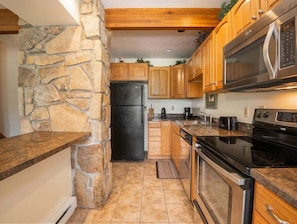 Coffee/tea maker, fridge, microwave, oven