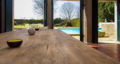 Liiiving in Ofir Manor Pool House