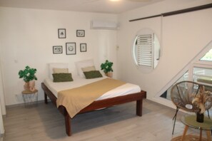2 bedrooms, iron/ironing board, Internet, bed sheets