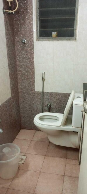 Shower, free toiletries, towels, soap