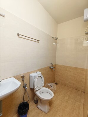 Shower, free toiletries, towels, soap