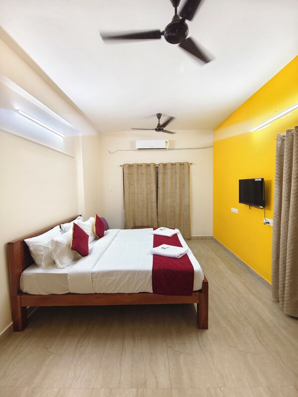 Desk, laptop workspace, free WiFi