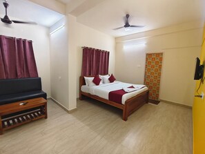 Desk, laptop workspace, free WiFi - Skyry Residency (Chennai)