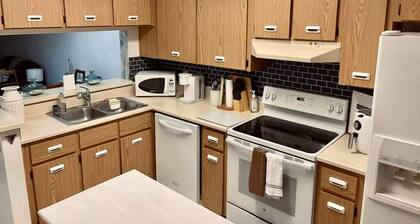 Charming 2BR/2BA Townhome with Patio near Disney