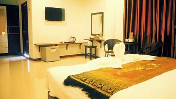 Meja kerja dan Wi-Fi gratis