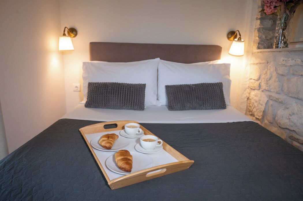 1 bedroom, iron/ironing board, internet, bed sheets