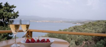 Delightful cottage with AC in charming Amfilochia