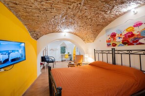 1 bedroom, WiFi, bed sheets - VACATION HOME FULL CENTER, RESTAURANTS PIZZERIAS SUPERMARKETS AIRPORT TRAINS METRO (CATANIA)