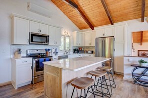 Refrigerador, microondas, horno, placa de cocina