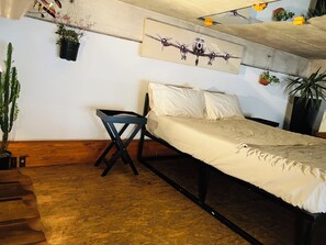 1 habitación, tabla de planchar con plancha, wifi y ropa de cama