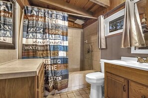 Haartrockner, Handtücher, Seife, Toilettenpapier