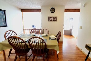 Signature House, 3 Bedrooms, Non Smoking, Kitchen | In-room dining